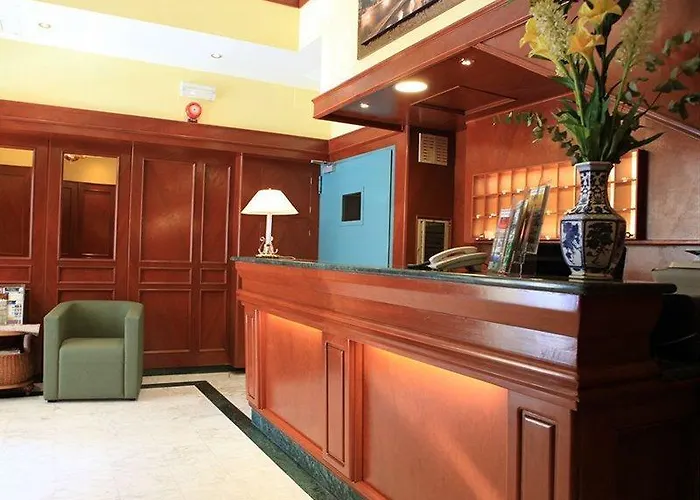 フラワー ガーデン ホテル 3*