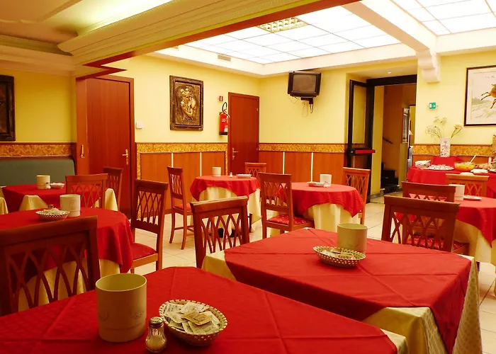 フラワー ガーデン ホテル 3*