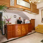 Otel Flower Garden 3*